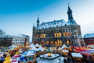 Kerstmarkt Aken 2025 bezoeken? Wandeling + datums kerstmarkten