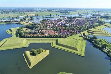 Noord-Brabant autoroute met veel groen, leuke stadjes, Van Gogh en Bosch