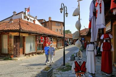 Stadswandeling door Gjakova: door de oude bazaar langs moskeeën en ambachtsplaatsen