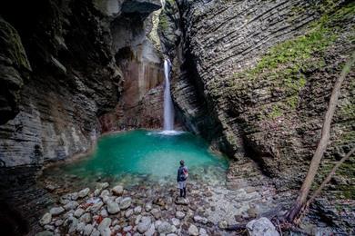 Wandeling naar de Kozjak-waterval langs de Soča rivier